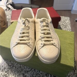 Gucci Men’s Cream Sneakers